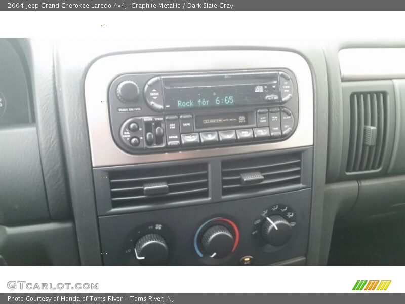 Graphite Metallic / Dark Slate Gray 2004 Jeep Grand Cherokee Laredo 4x4