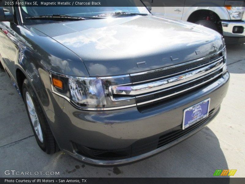 Magnetic Metallic / Charcoal Black 2015 Ford Flex SE
