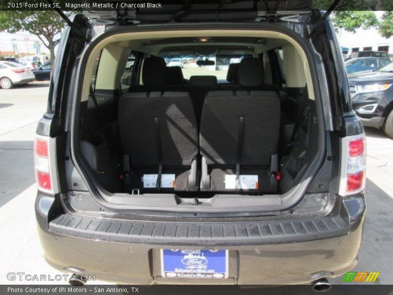 Magnetic Metallic / Charcoal Black 2015 Ford Flex SE