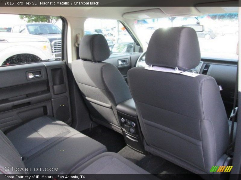 Magnetic Metallic / Charcoal Black 2015 Ford Flex SE