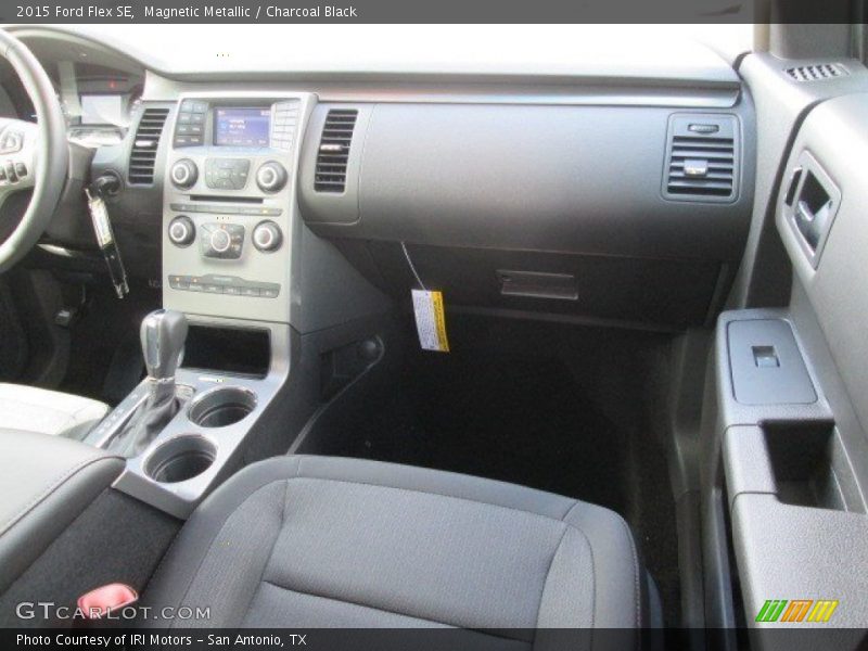 Magnetic Metallic / Charcoal Black 2015 Ford Flex SE