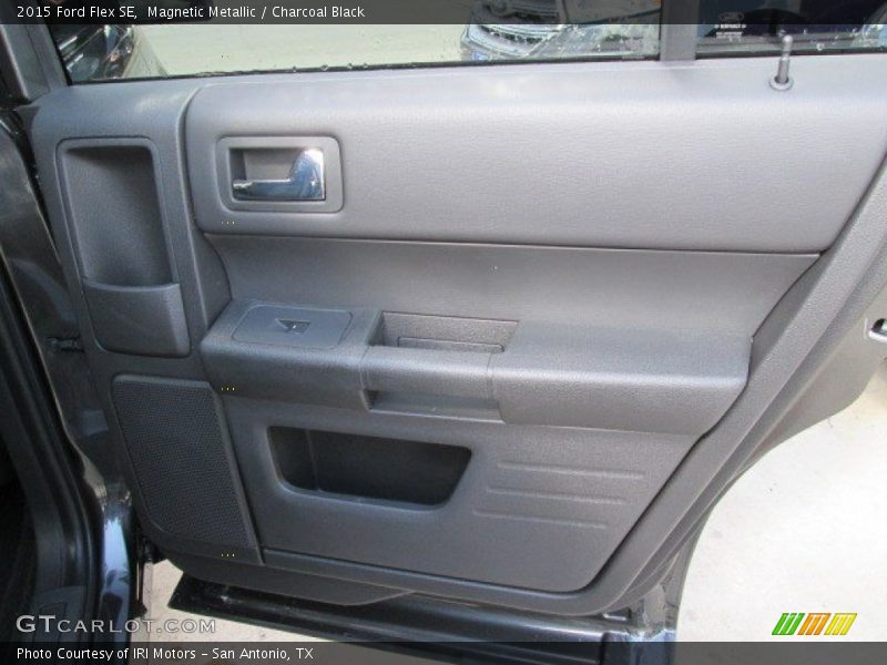 Magnetic Metallic / Charcoal Black 2015 Ford Flex SE