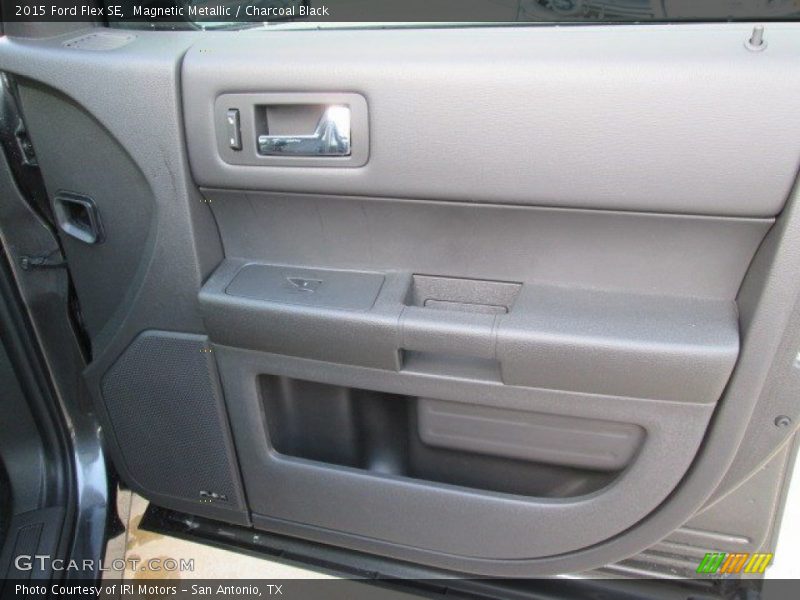 Magnetic Metallic / Charcoal Black 2015 Ford Flex SE
