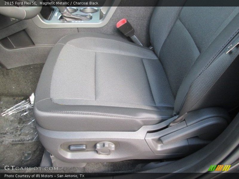 Magnetic Metallic / Charcoal Black 2015 Ford Flex SE