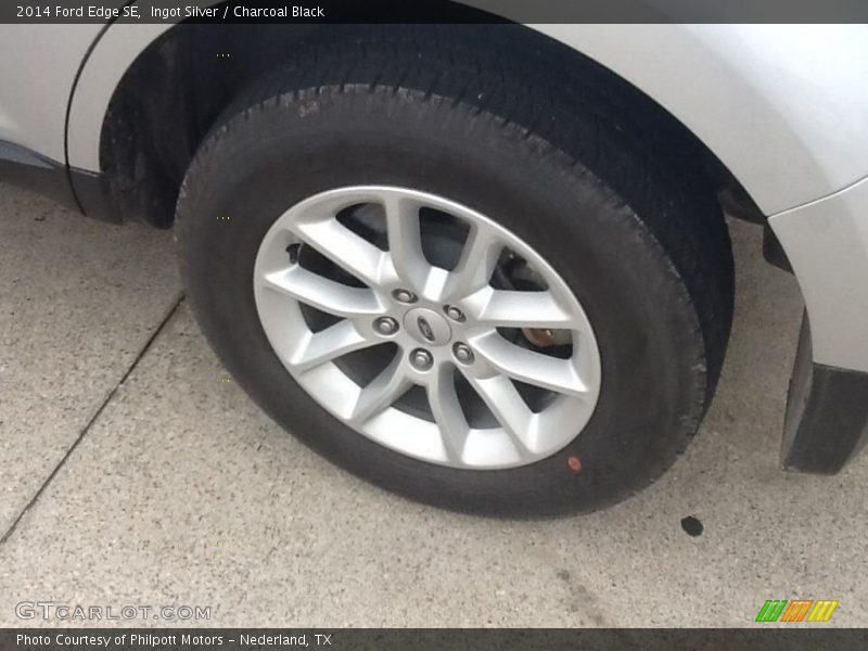 Ingot Silver / Charcoal Black 2014 Ford Edge SE