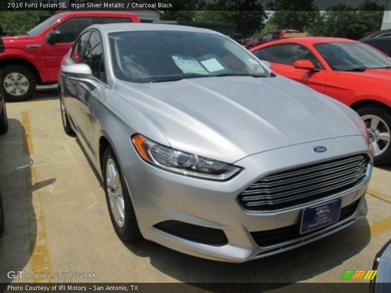 Ingot Silver Metallic / Charcoal Black 2016 Ford Fusion SE