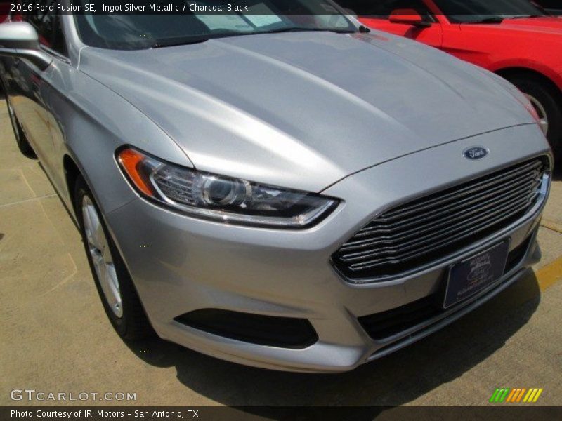 Ingot Silver Metallic / Charcoal Black 2016 Ford Fusion SE