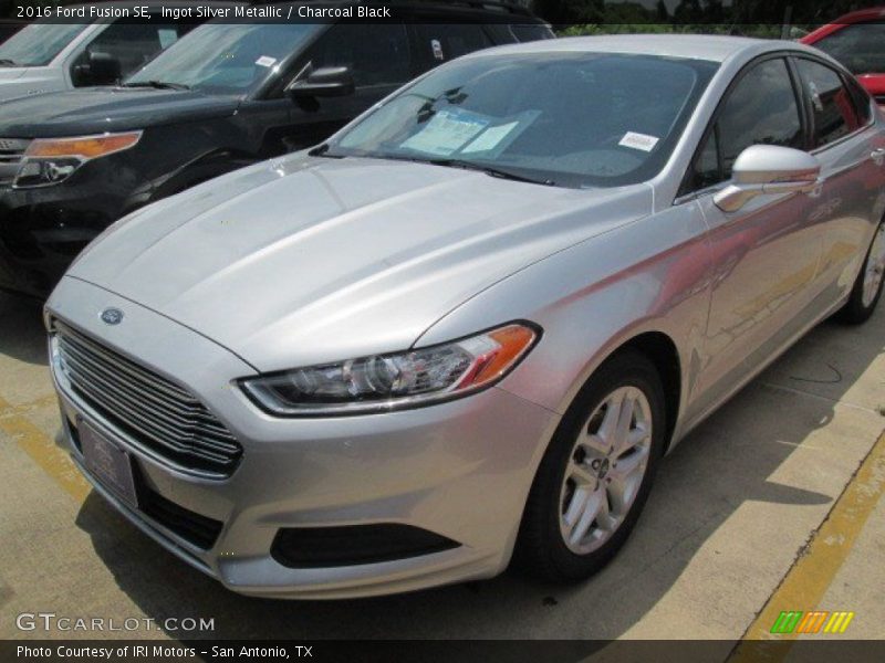 Ingot Silver Metallic / Charcoal Black 2016 Ford Fusion SE
