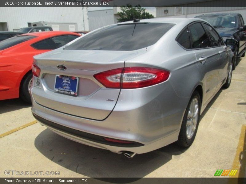 Ingot Silver Metallic / Charcoal Black 2016 Ford Fusion SE