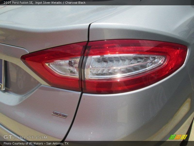 Ingot Silver Metallic / Charcoal Black 2016 Ford Fusion SE