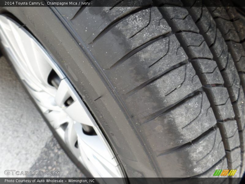 Champagne Mica / Ivory 2014 Toyota Camry L