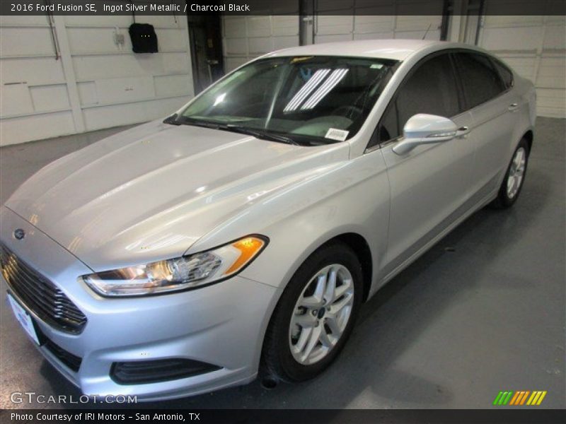 Ingot Silver Metallic / Charcoal Black 2016 Ford Fusion SE