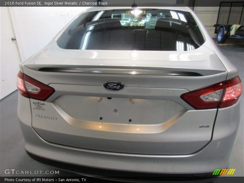 Ingot Silver Metallic / Charcoal Black 2016 Ford Fusion SE