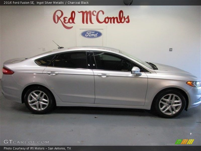 Ingot Silver Metallic / Charcoal Black 2016 Ford Fusion SE