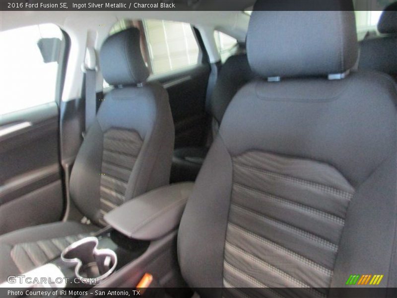 Ingot Silver Metallic / Charcoal Black 2016 Ford Fusion SE