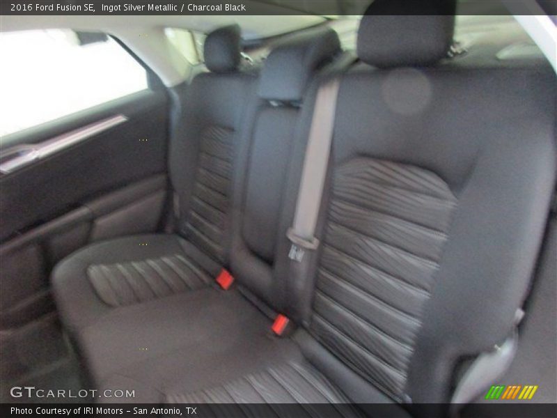 Ingot Silver Metallic / Charcoal Black 2016 Ford Fusion SE