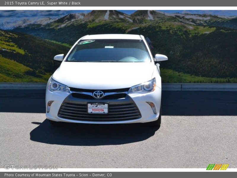 Super White / Black 2015 Toyota Camry LE