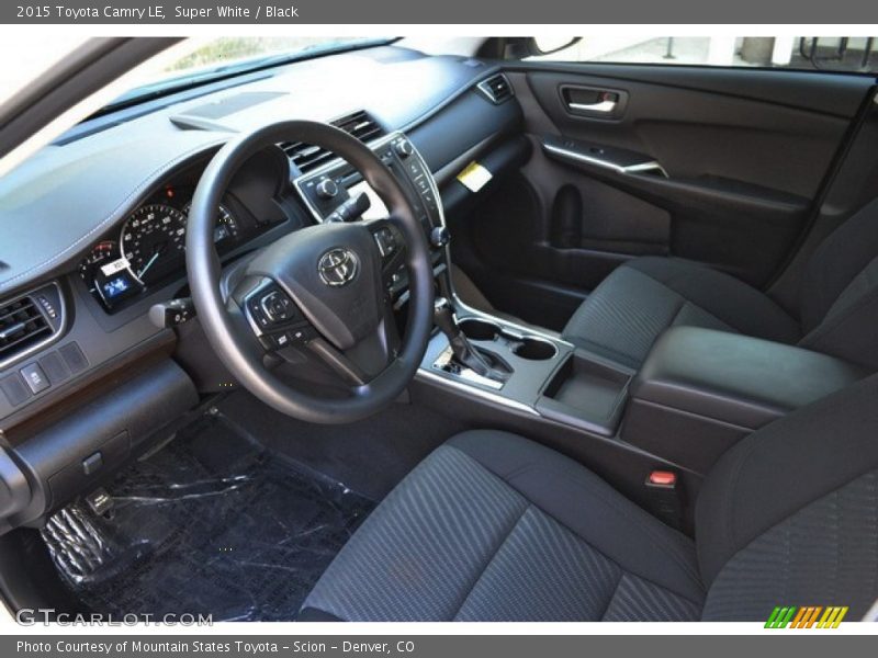 Super White / Black 2015 Toyota Camry LE
