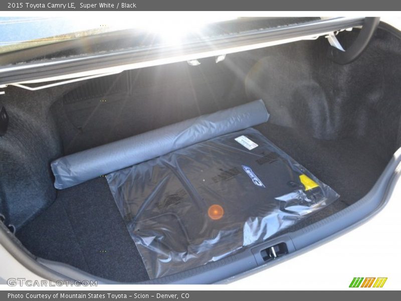 Super White / Black 2015 Toyota Camry LE