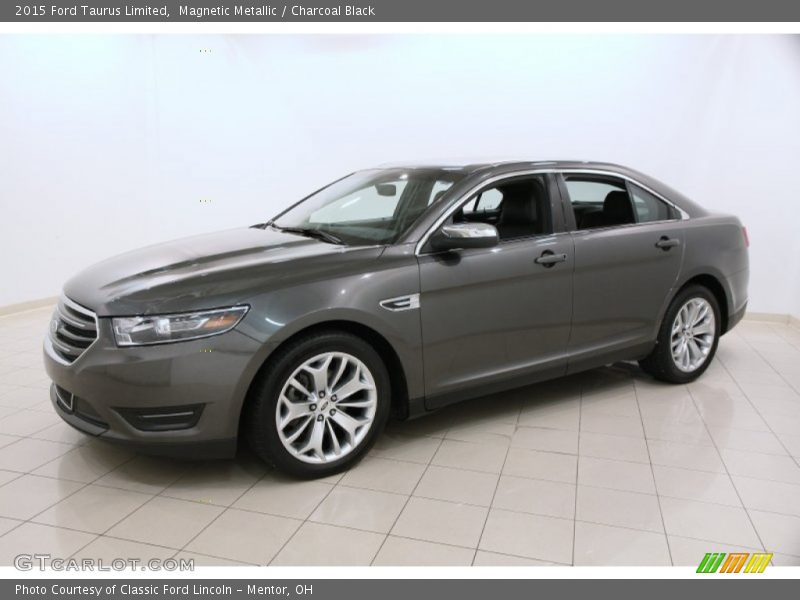 Front 3/4 View of 2015 Taurus Limited