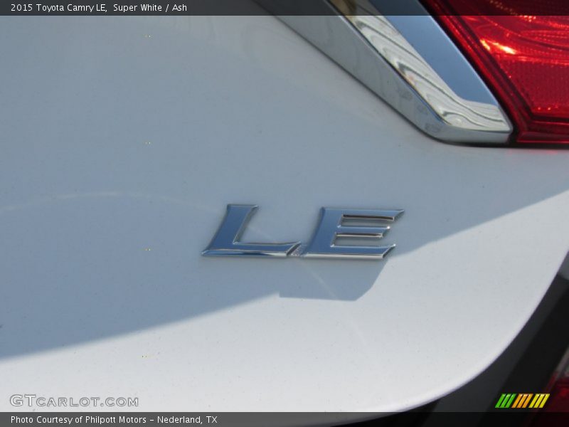 Super White / Ash 2015 Toyota Camry LE