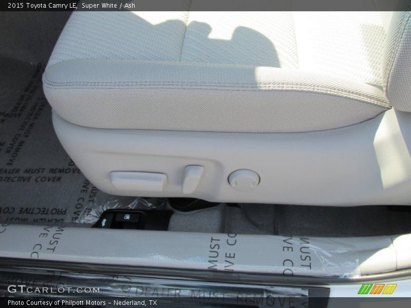 Super White / Ash 2015 Toyota Camry LE
