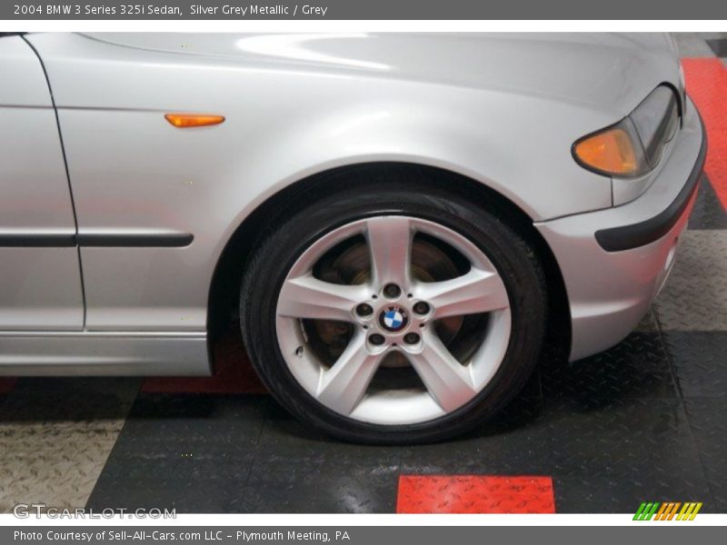 Silver Grey Metallic / Grey 2004 BMW 3 Series 325i Sedan