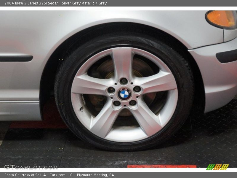 Silver Grey Metallic / Grey 2004 BMW 3 Series 325i Sedan