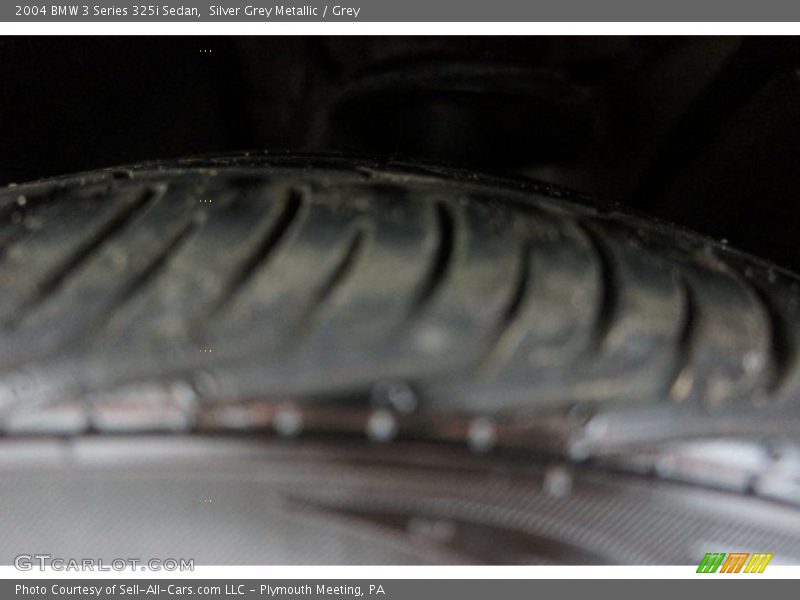 Silver Grey Metallic / Grey 2004 BMW 3 Series 325i Sedan