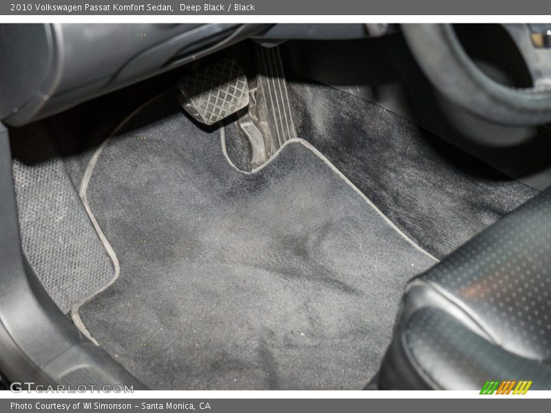 Deep Black / Black 2010 Volkswagen Passat Komfort Sedan