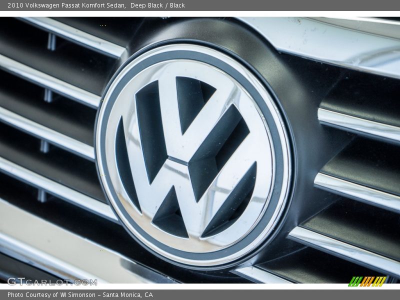 Deep Black / Black 2010 Volkswagen Passat Komfort Sedan