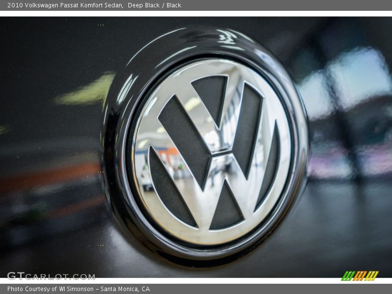 Deep Black / Black 2010 Volkswagen Passat Komfort Sedan