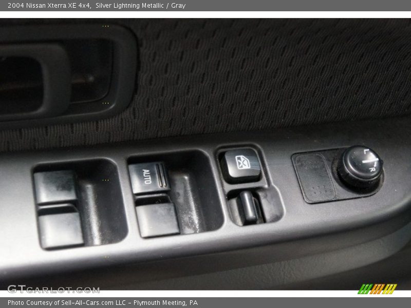 Silver Lightning Metallic / Gray 2004 Nissan Xterra XE 4x4
