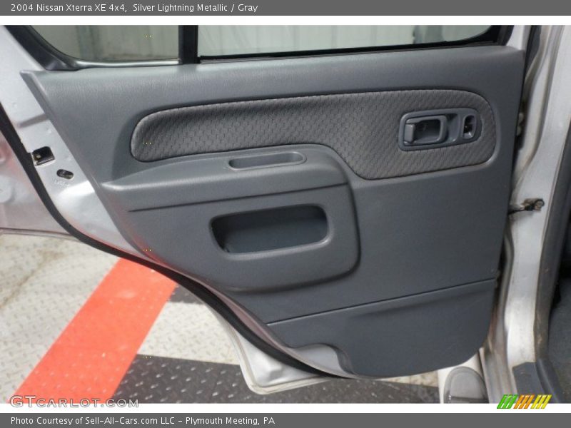 Silver Lightning Metallic / Gray 2004 Nissan Xterra XE 4x4