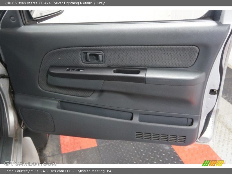 Silver Lightning Metallic / Gray 2004 Nissan Xterra XE 4x4