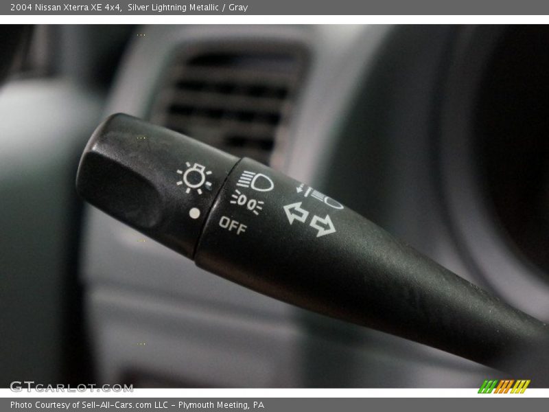 Silver Lightning Metallic / Gray 2004 Nissan Xterra XE 4x4