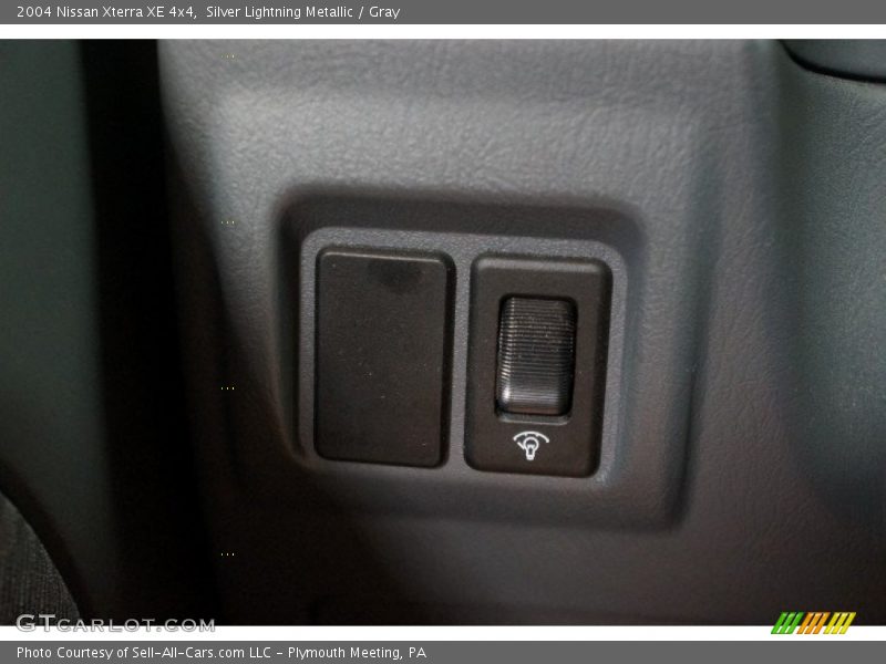 Silver Lightning Metallic / Gray 2004 Nissan Xterra XE 4x4