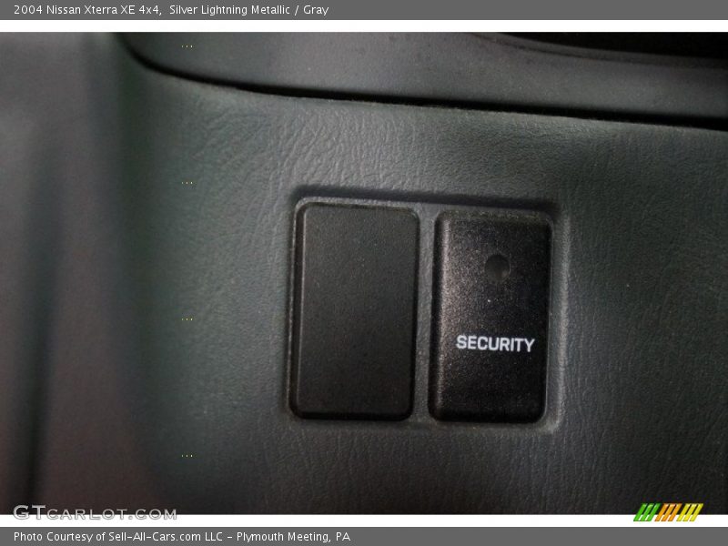 Silver Lightning Metallic / Gray 2004 Nissan Xterra XE 4x4