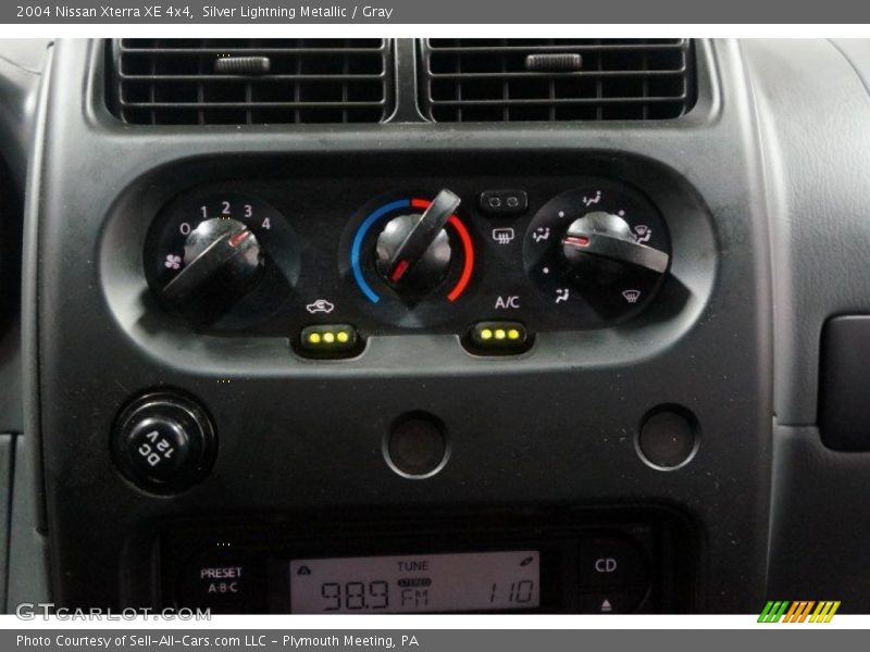 Silver Lightning Metallic / Gray 2004 Nissan Xterra XE 4x4