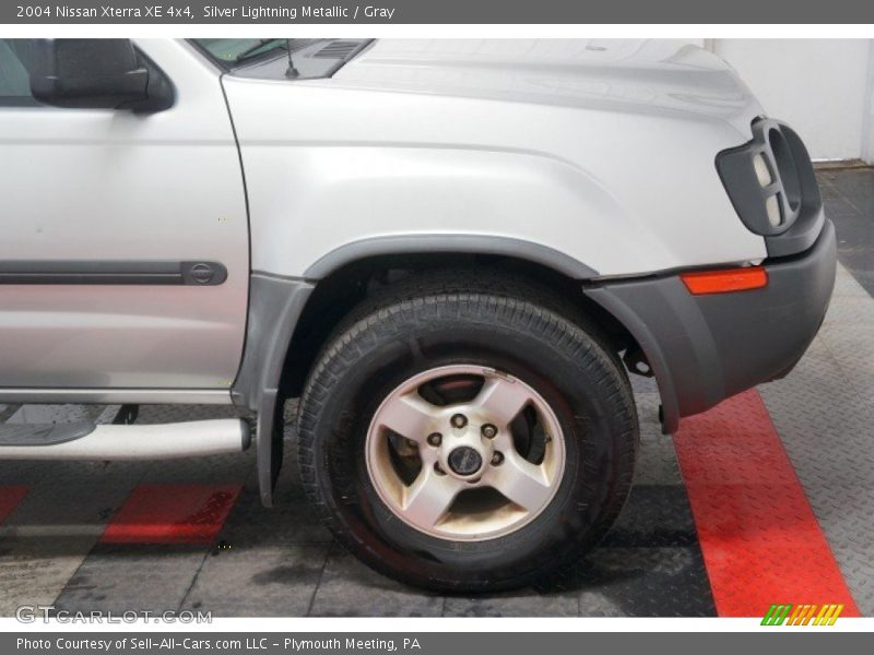 Silver Lightning Metallic / Gray 2004 Nissan Xterra XE 4x4