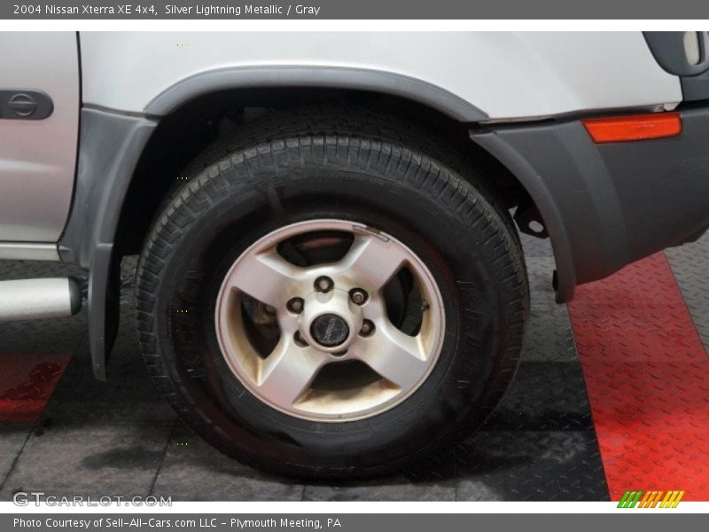 Silver Lightning Metallic / Gray 2004 Nissan Xterra XE 4x4