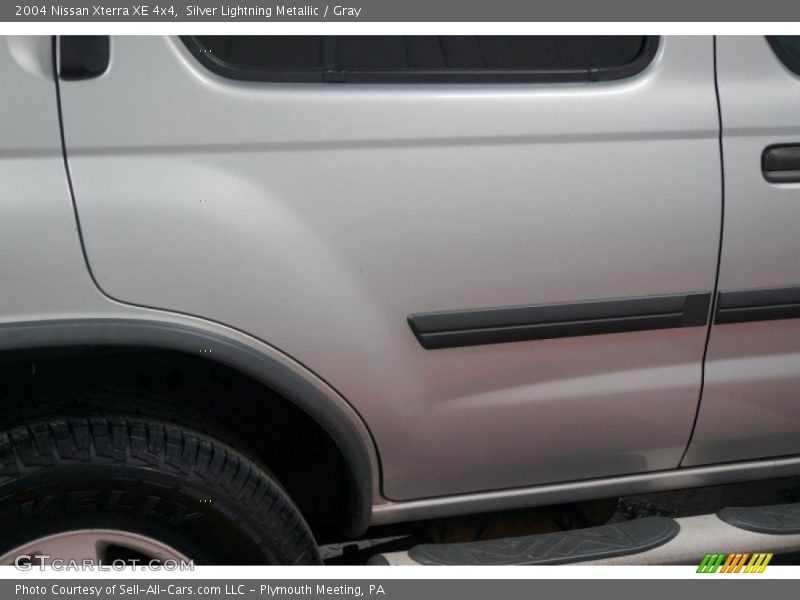 Silver Lightning Metallic / Gray 2004 Nissan Xterra XE 4x4