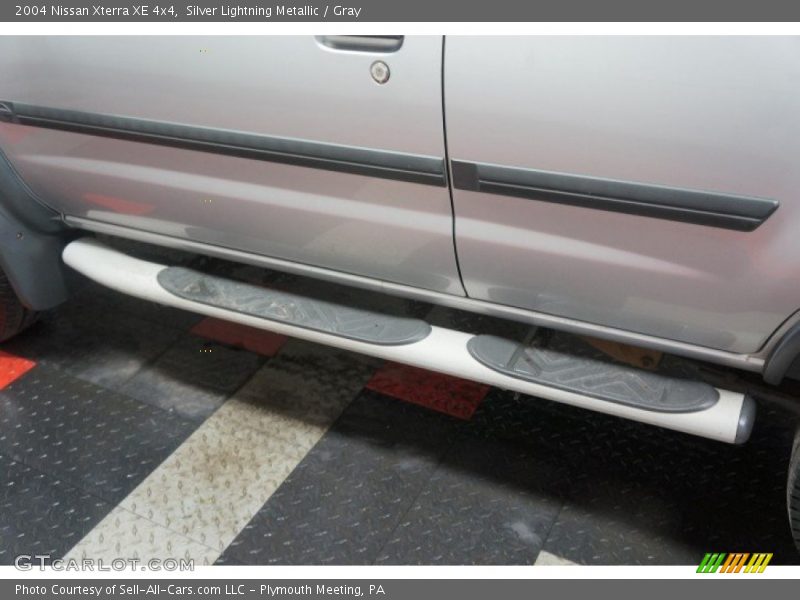 Silver Lightning Metallic / Gray 2004 Nissan Xterra XE 4x4