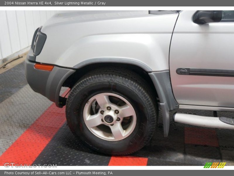 Silver Lightning Metallic / Gray 2004 Nissan Xterra XE 4x4