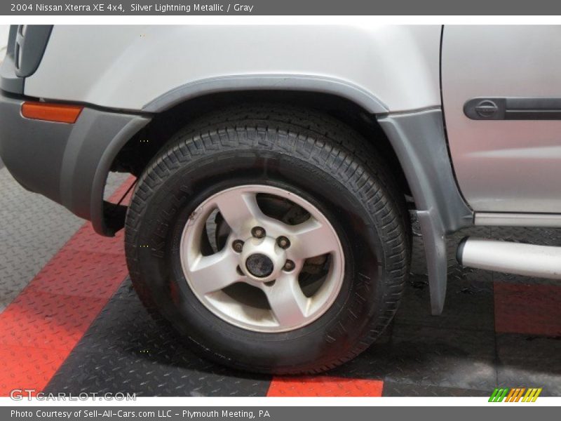 Silver Lightning Metallic / Gray 2004 Nissan Xterra XE 4x4
