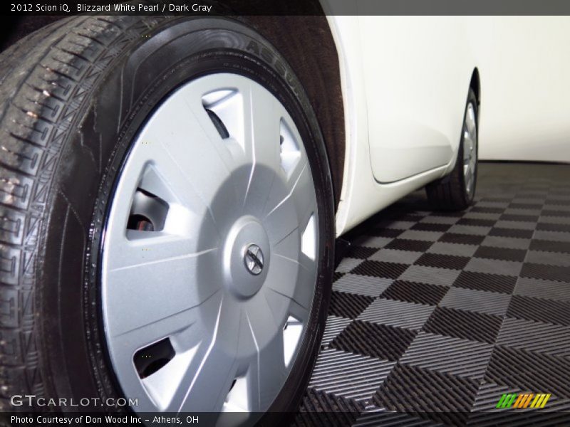 Blizzard White Pearl / Dark Gray 2012 Scion iQ