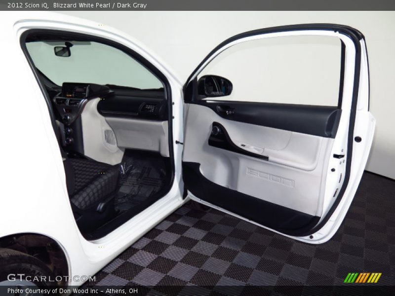 Blizzard White Pearl / Dark Gray 2012 Scion iQ