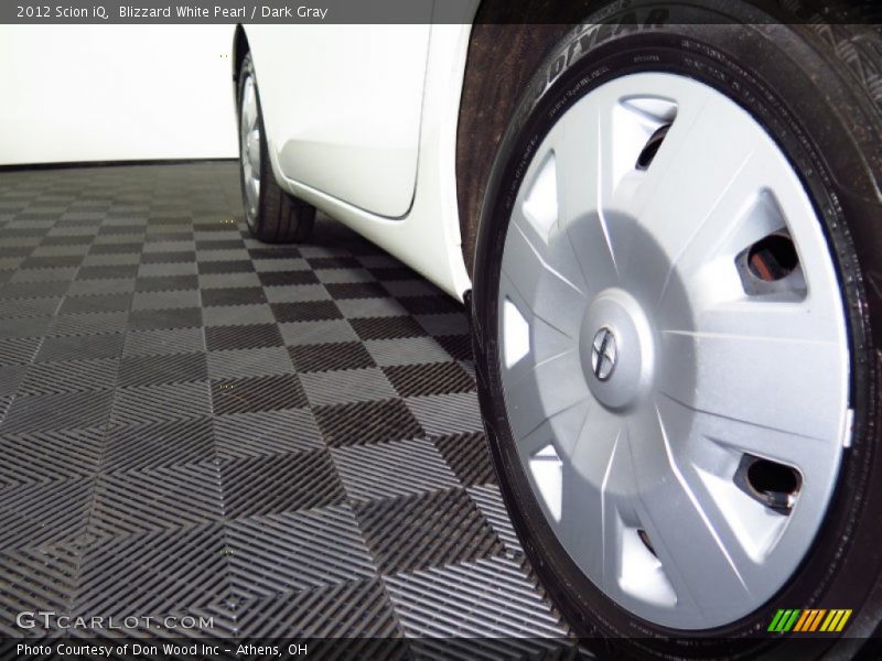 Blizzard White Pearl / Dark Gray 2012 Scion iQ