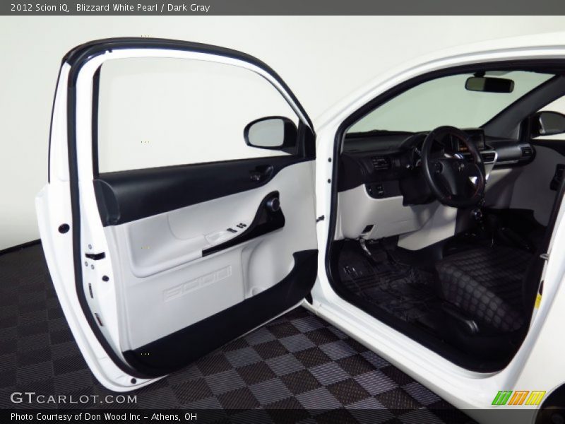 Blizzard White Pearl / Dark Gray 2012 Scion iQ