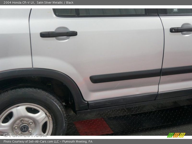 Satin Silver Metallic / Black 2004 Honda CR-V LX